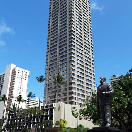 Holiday Inn Express Waikiki By Ihg Honolulu Exterior photo