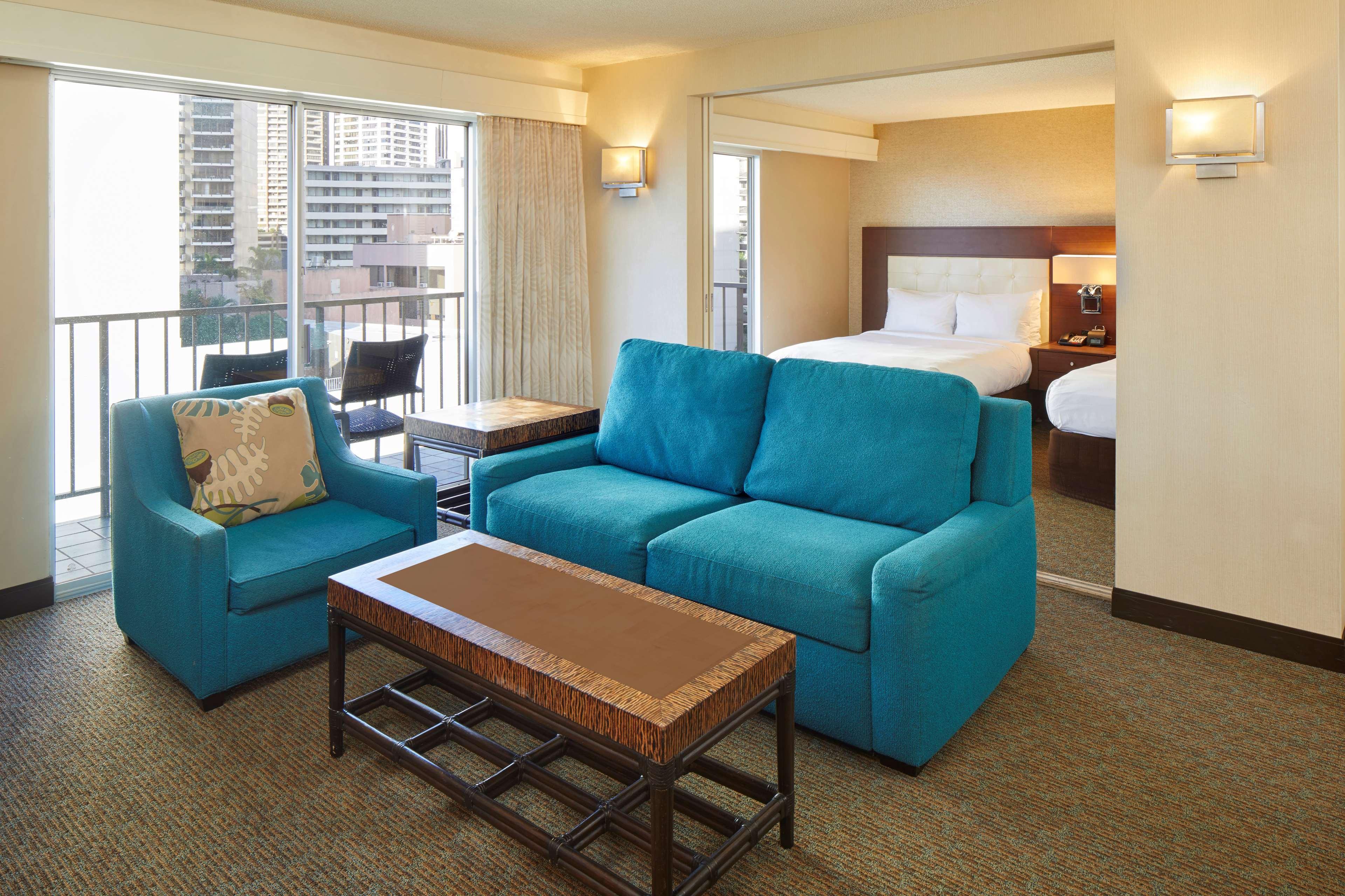 Holiday Inn Express Waikiki By Ihg Honolulu Exterior photo