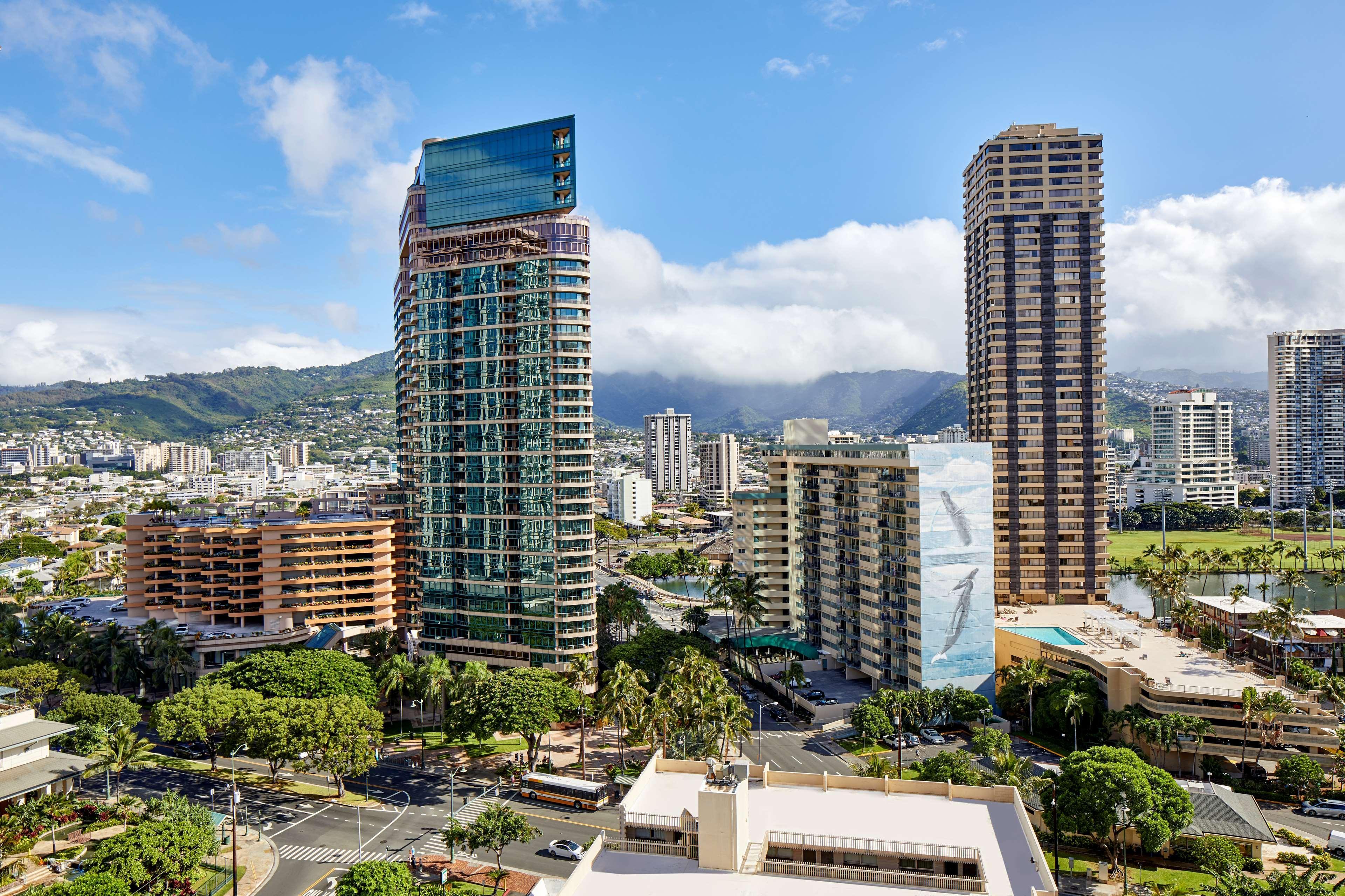 Holiday Inn Express Waikiki By Ihg Honolulu Exterior photo