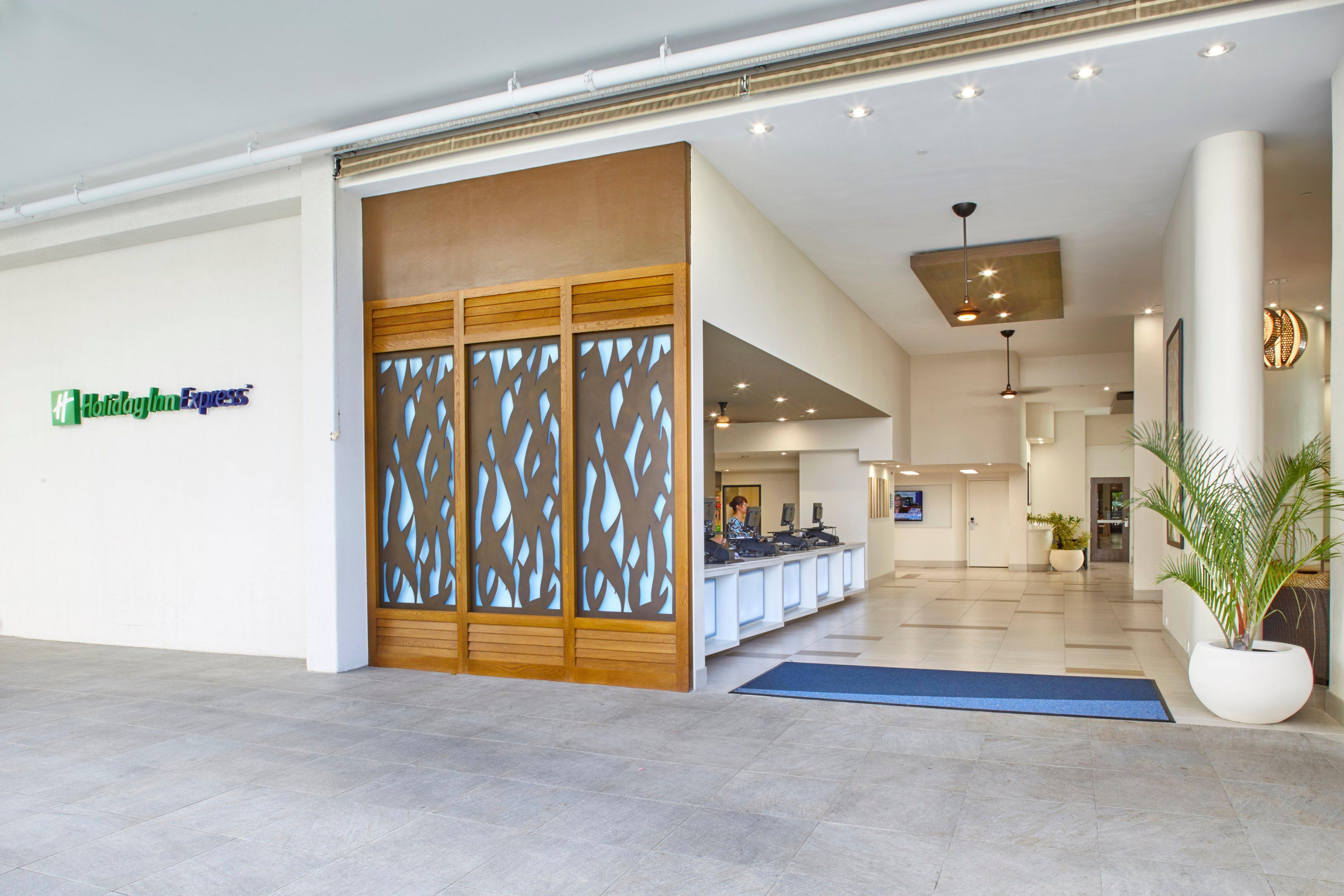 Holiday Inn Express Waikiki By Ihg Honolulu Exterior photo