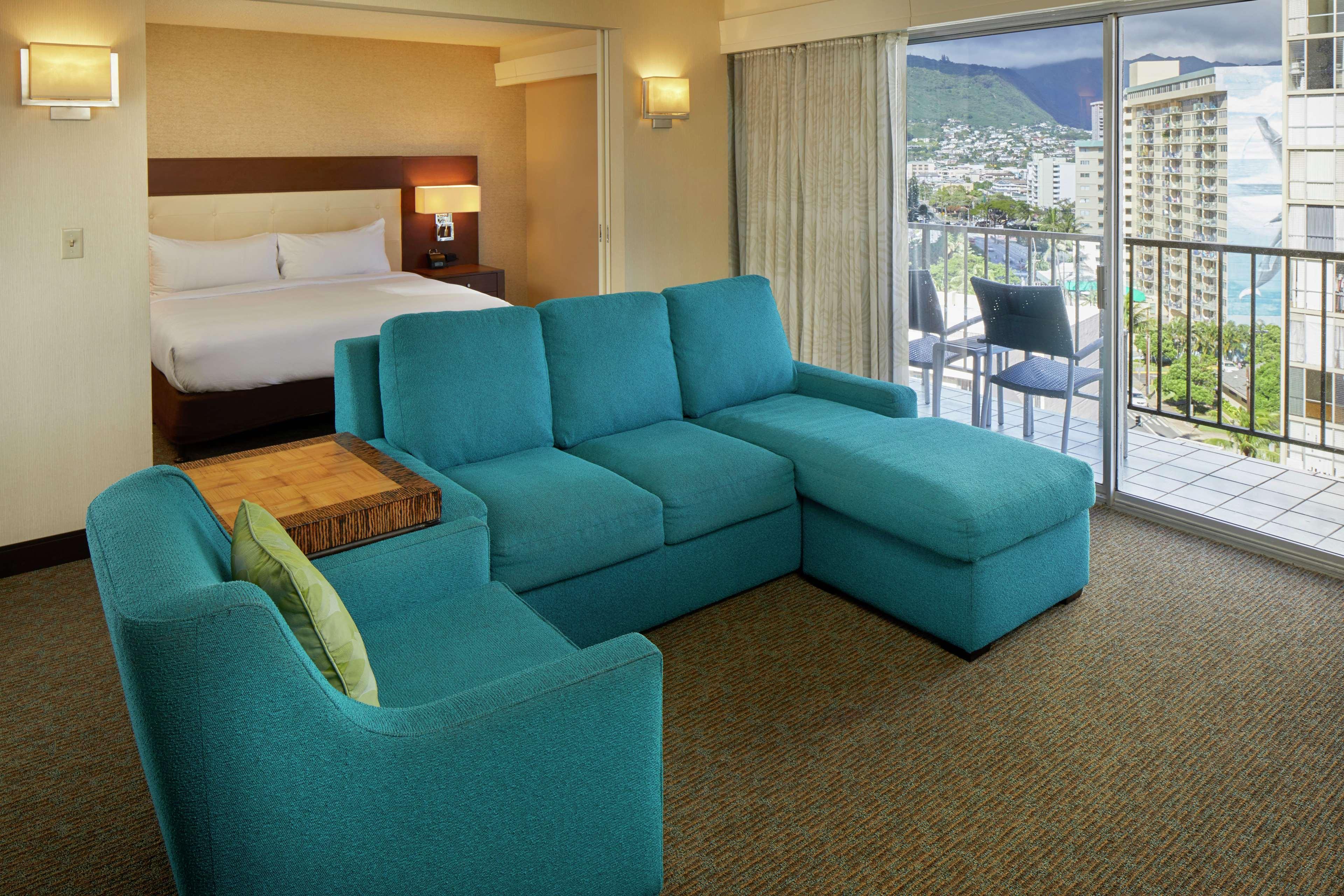 Holiday Inn Express Waikiki By Ihg Honolulu Exterior photo