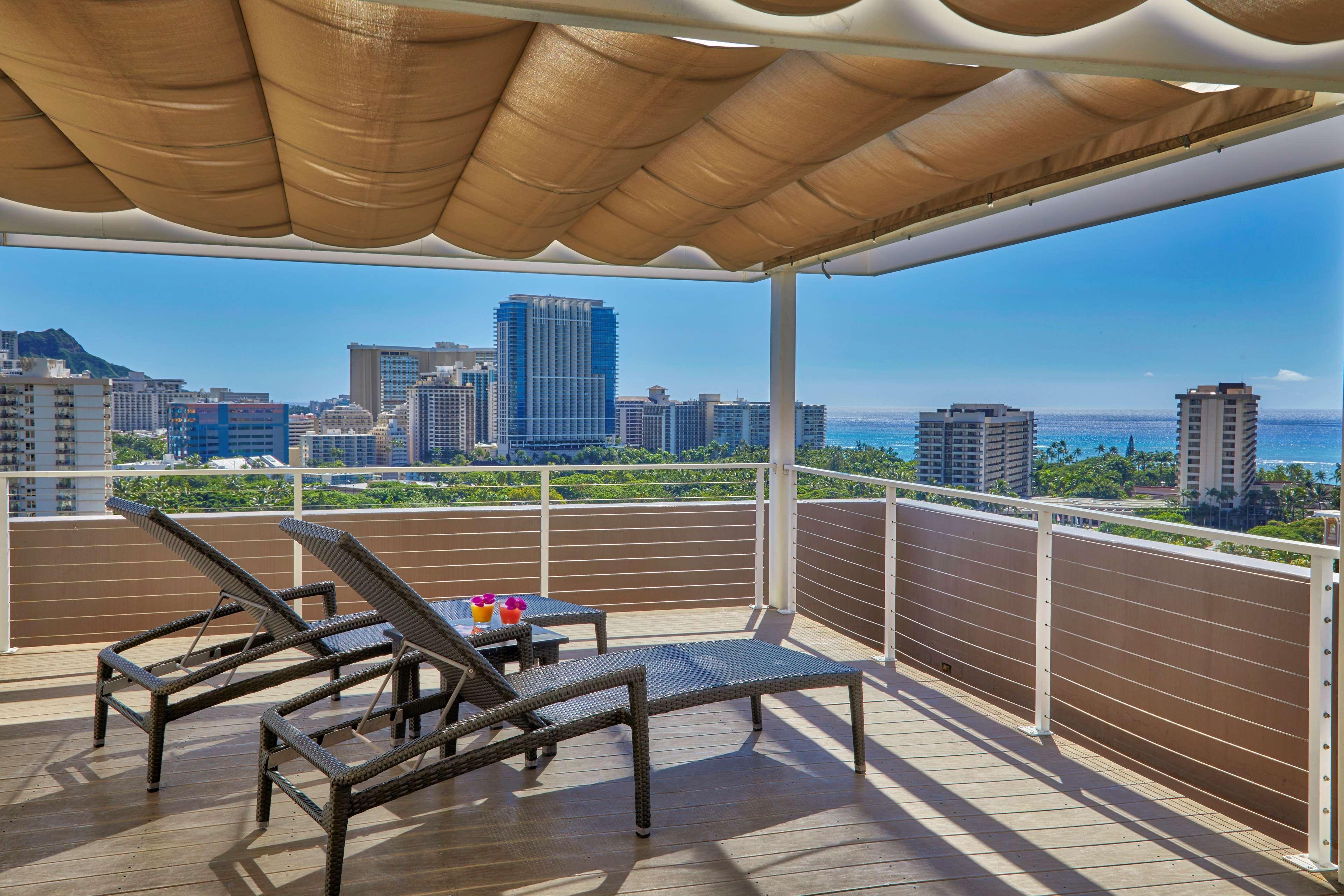 Holiday Inn Express Waikiki By Ihg Honolulu Exterior photo