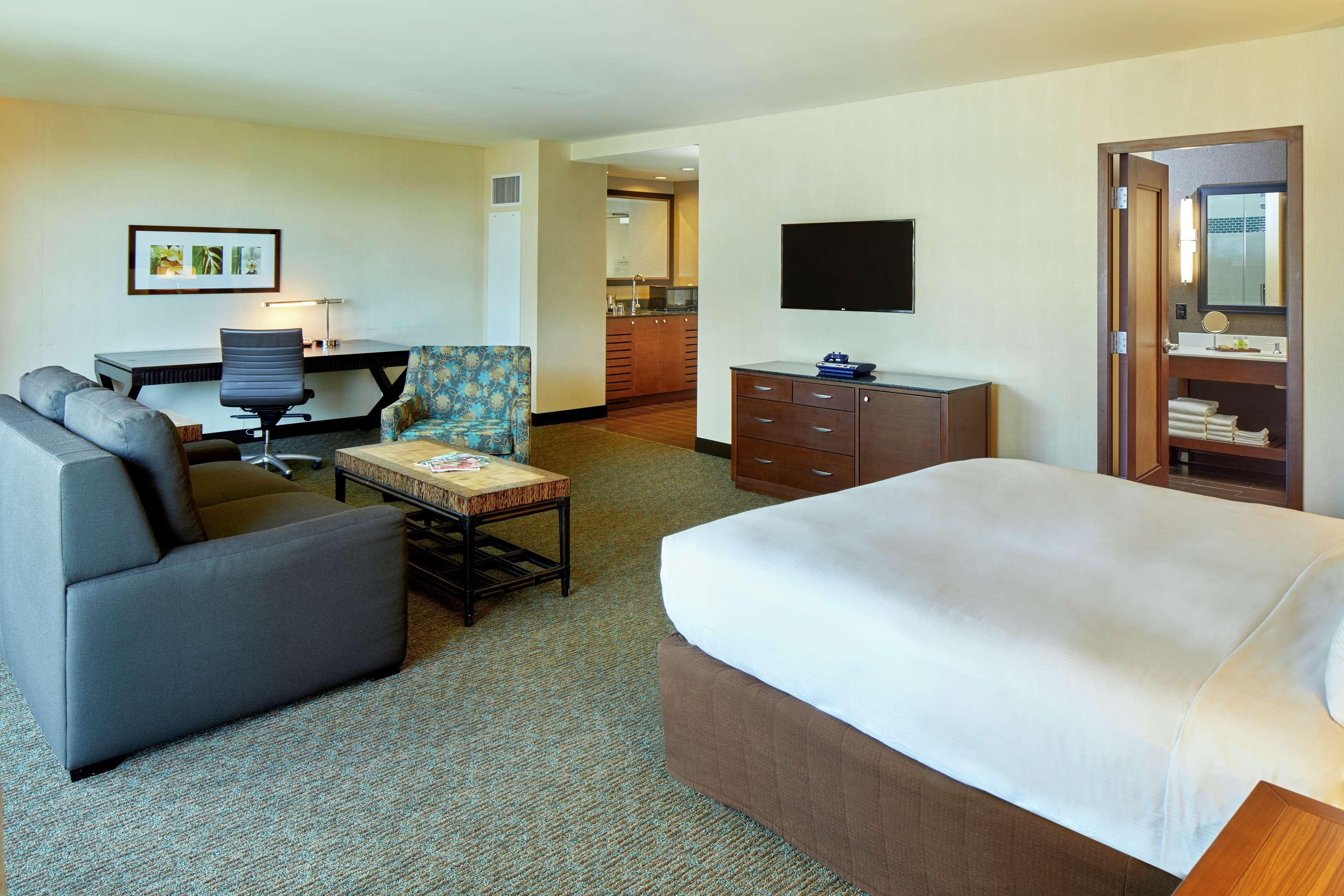 Holiday Inn Express Waikiki By Ihg Honolulu Exterior photo