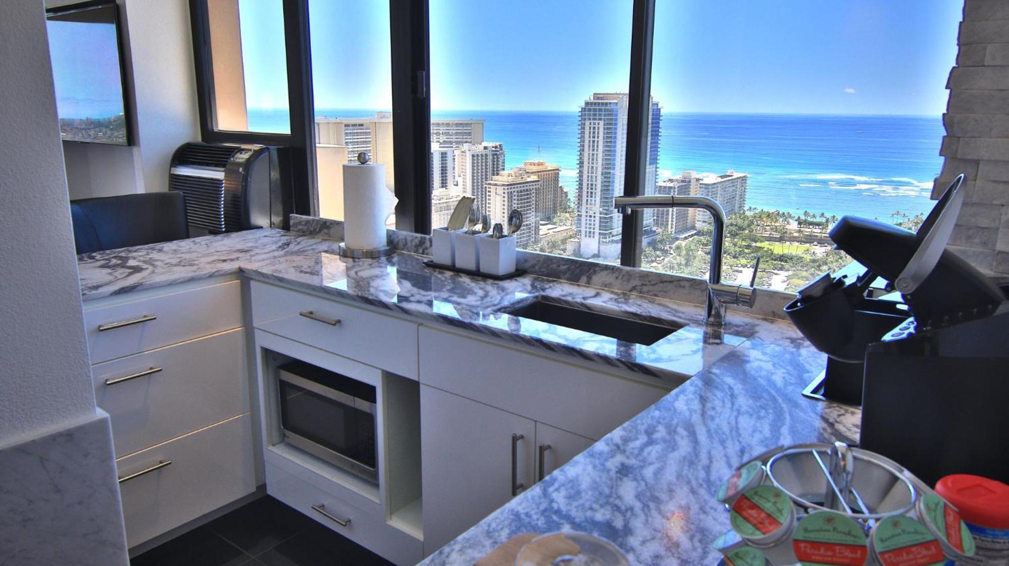 Holiday Inn Express Waikiki By Ihg Honolulu Exterior photo