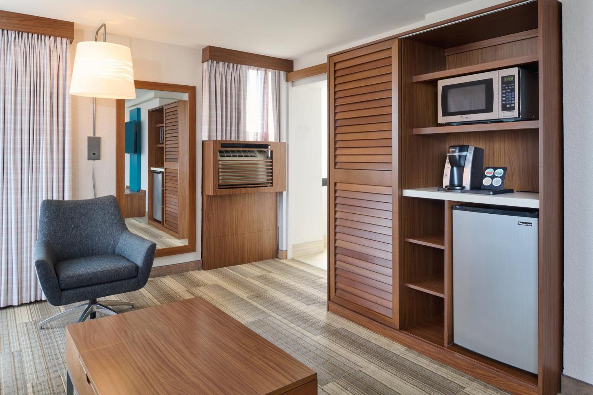 Holiday Inn Express Waikiki By Ihg Honolulu Exterior photo