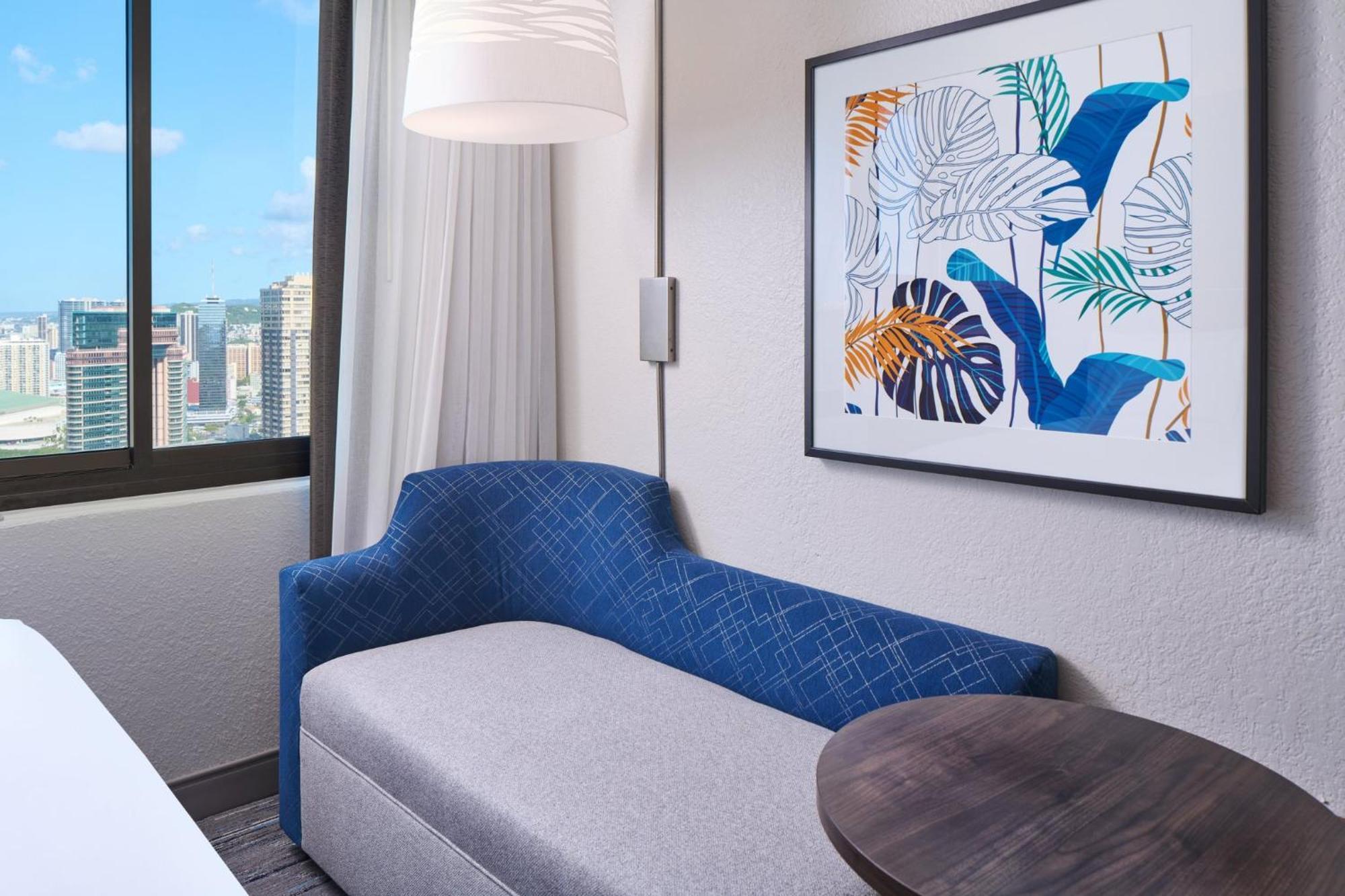 Holiday Inn Express Waikiki By Ihg Honolulu Exterior photo