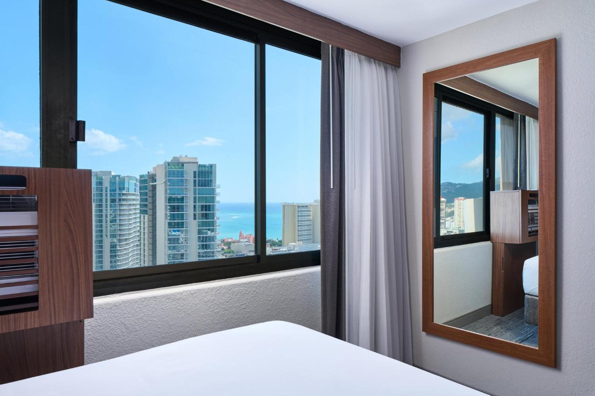 Holiday Inn Express Waikiki By Ihg Honolulu Exterior photo