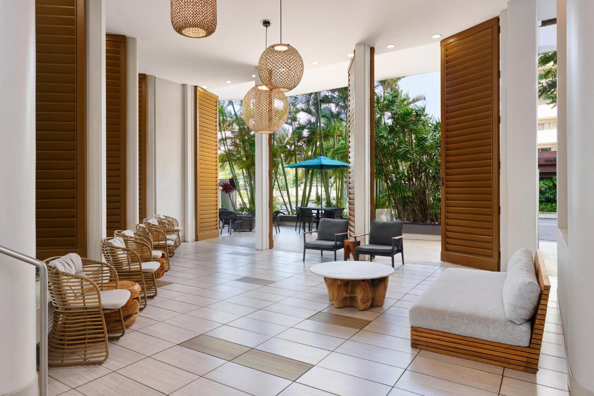 Holiday Inn Express Waikiki By Ihg Honolulu Exterior photo