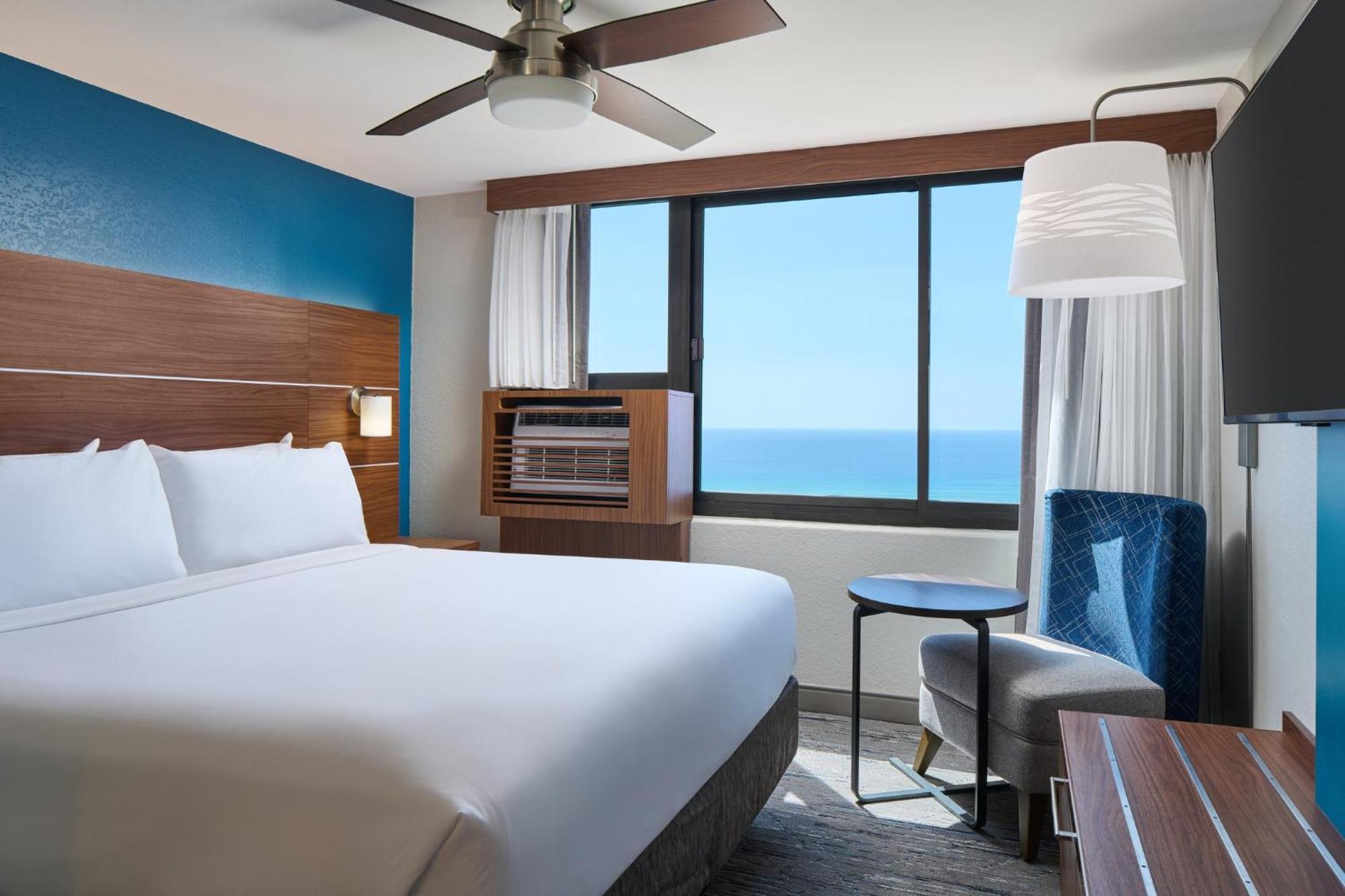 Holiday Inn Express Waikiki By Ihg Honolulu Exterior photo