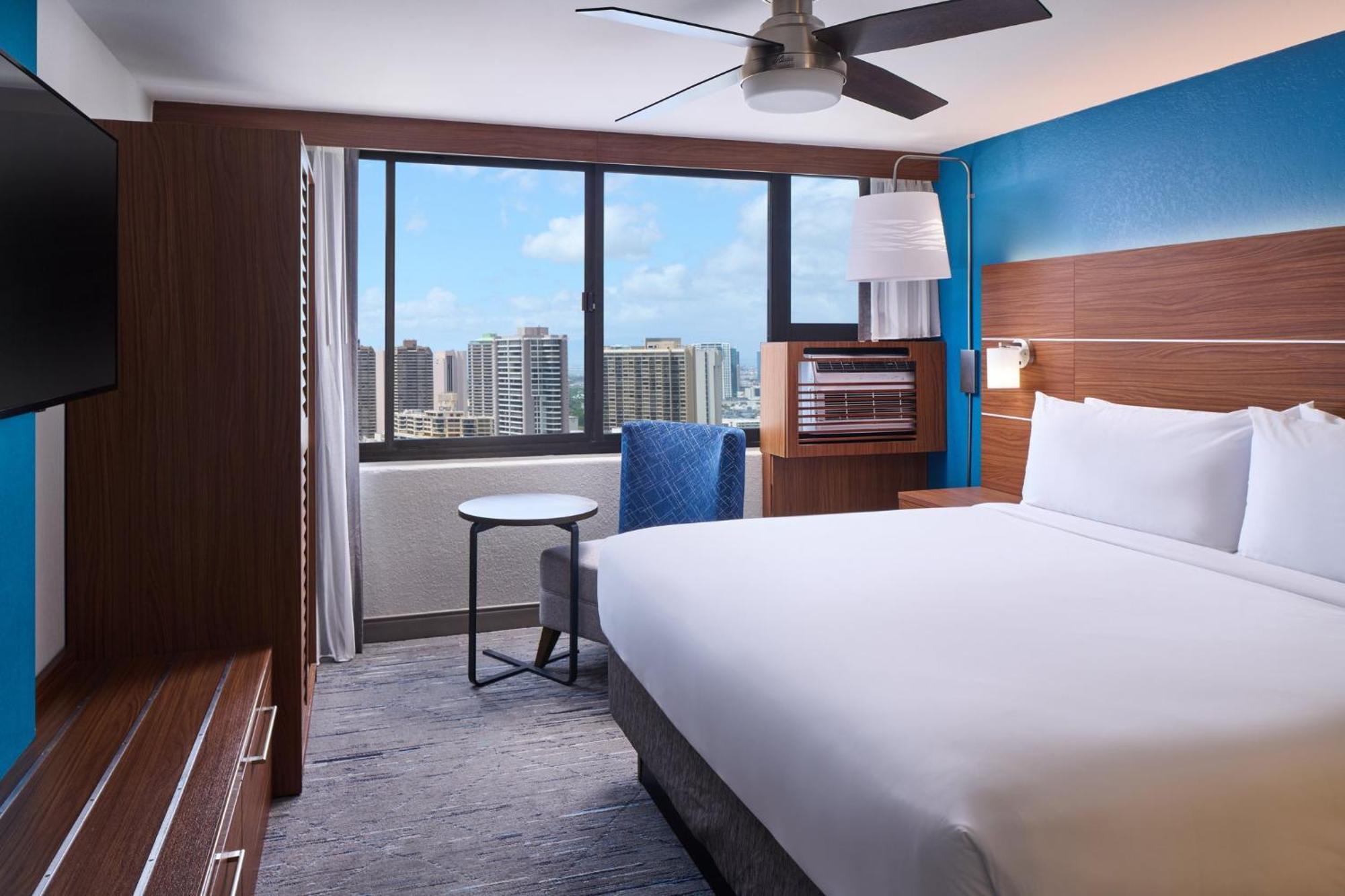 Holiday Inn Express Waikiki By Ihg Honolulu Exterior photo