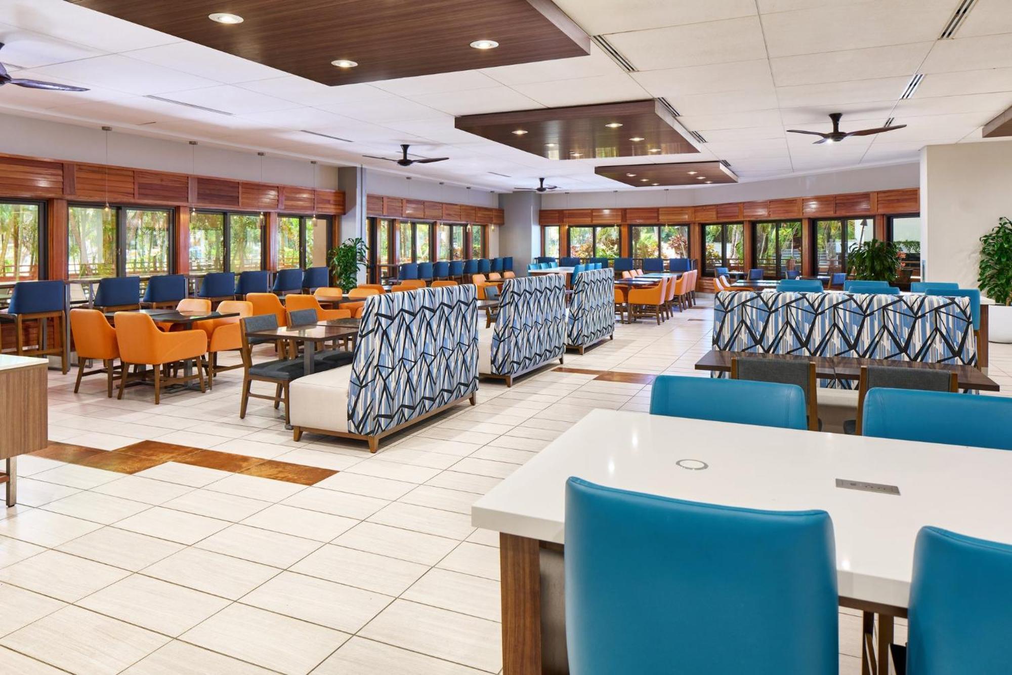 Holiday Inn Express Waikiki By Ihg Honolulu Exterior photo