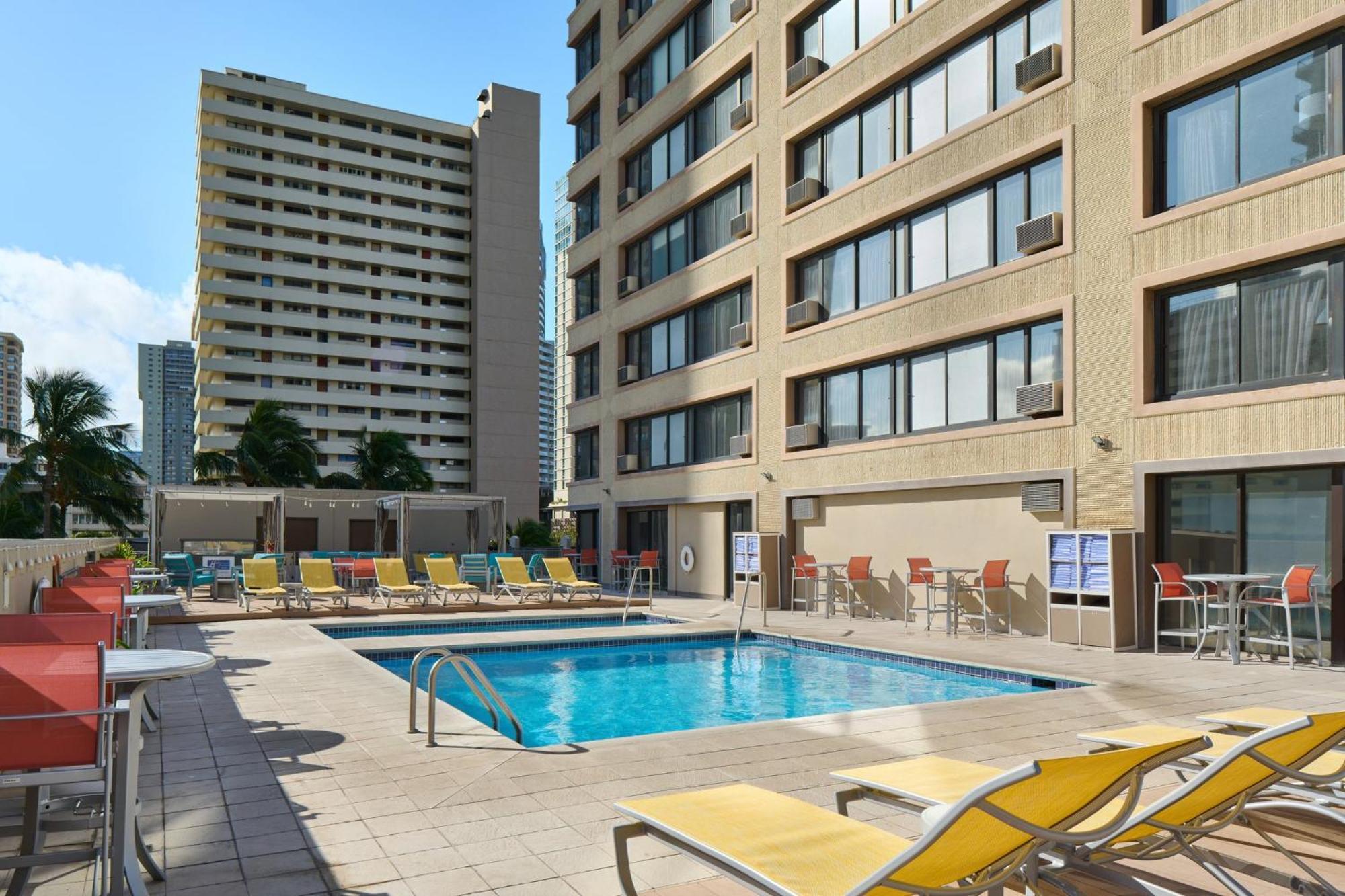 Holiday Inn Express Waikiki By Ihg Honolulu Exterior photo