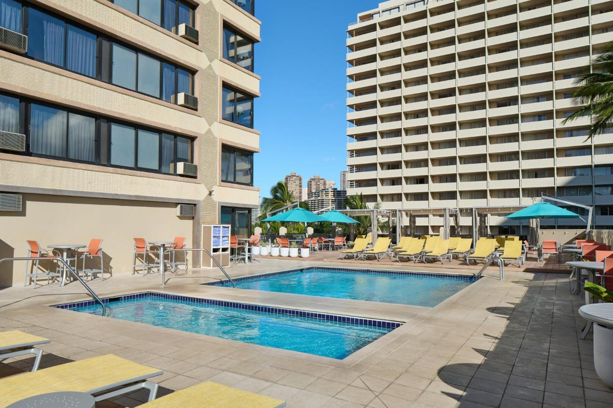 Holiday Inn Express Waikiki By Ihg Honolulu Exterior photo